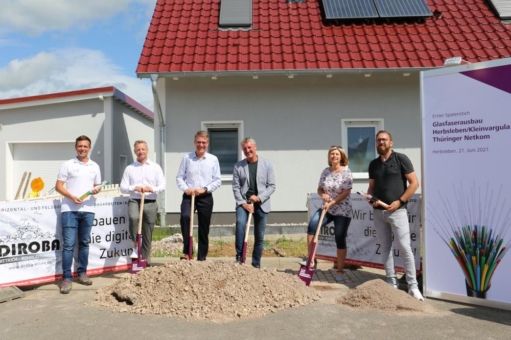 Herbsleben wird glasfaserschnell - Baustart mit erstem Spatenstich