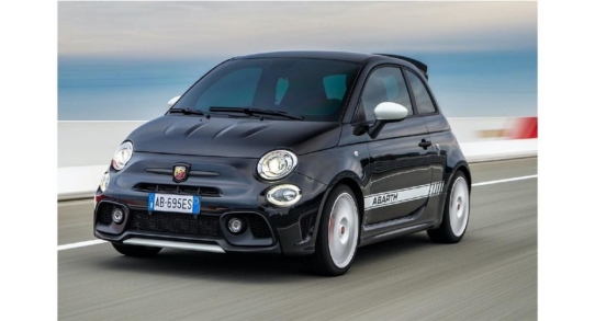 Der neue Abarth 695 Esseesse: Die limitierte Collectors Edition bietet Top-Performance, Beschleunigung und Handling im Zeichen des Skorpions