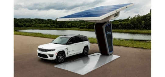 Erste Fotos vom neuen, elektrifizierten Jeep® Grand Cherokee 4xe