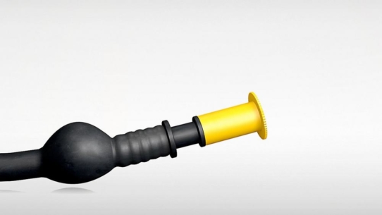 Dichtkappe GPN 241 schützt SAE-Schnellverschlussstecker optimal vor Verschmutzungen
