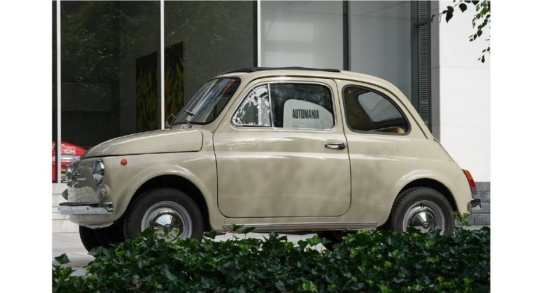 Ikonischer Fiat 500 ist Teil der Ausstellung "Automania"  im New Yorker Museum of Modern Art