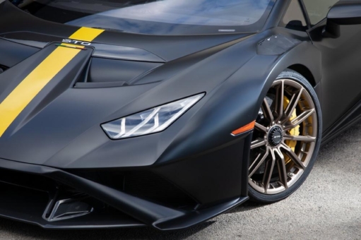 Bridgestone entwickelt maßgeschneiderten Potenza Race Semi-Slick für den Lamborghini Huracán STO