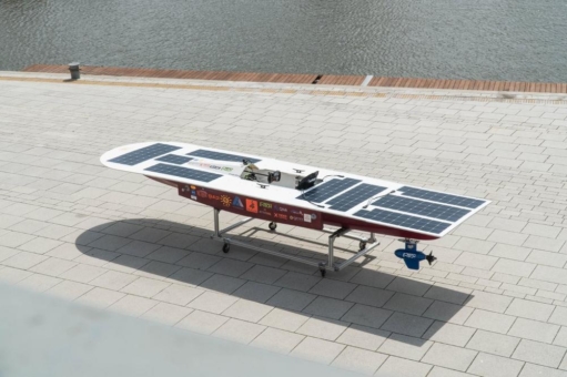 iglidur Gleitlager lassen Solarboot "Solaris" leicht über das Wasser fahren