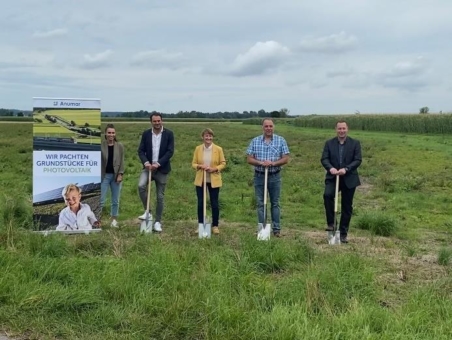 Solarpark-Spatenstich in Markt Kirchheim in Schwaben