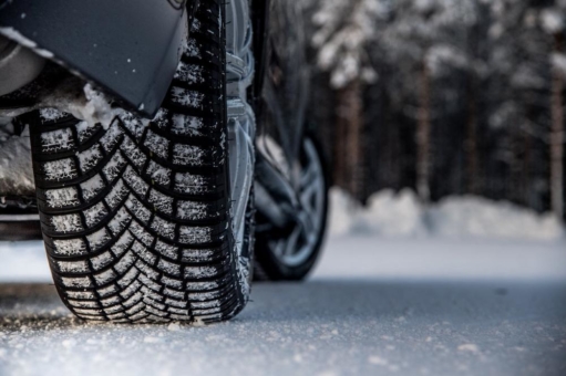 Bridgestone Blizzak LM005: Testsieger im ersten Winterreifentest 2021 von auto motor und sport