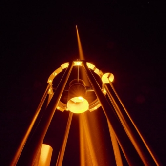 Leistungsstärkerer Laserleitstern besteht ersten Feldtest am Teleskop