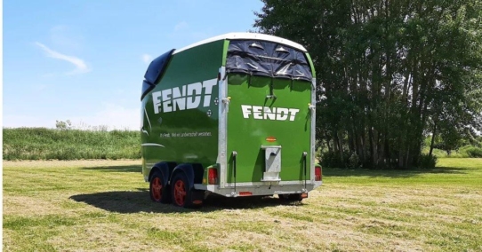 Unser Neo im grün-weißen Fendt-Design