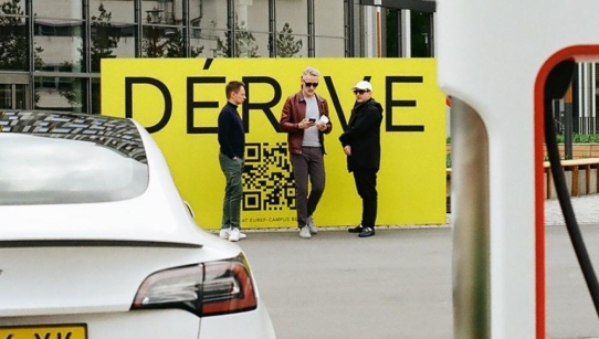 Tesla startet Augmented Reality Pilotprojekt mit Berliner Startup Dérive