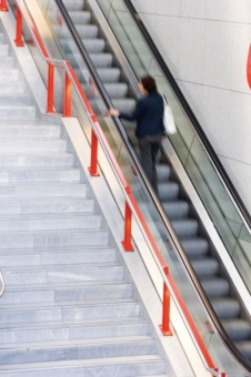 Rolltreppe - große Gefahr für kleine Kinder