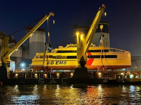 "Nordlicht II" der Emder Reederei AG "EMS" erfolgreich verladen
