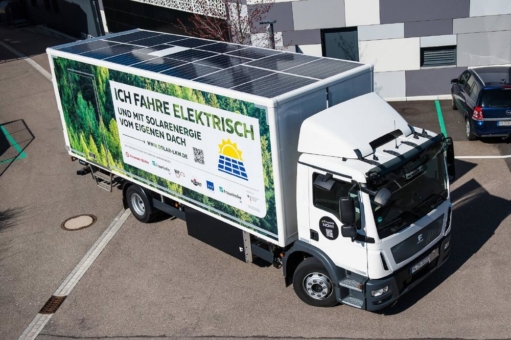E-LKW mit vollintegrierter Photovoltaik nimmt Fahrt auf