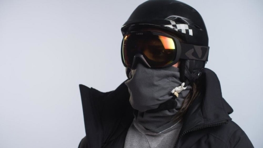 Auf die Piste - Maske - los: Der Patrol Halsschlauch mit auswechselbarem FFP2-Filtersystem ist die bequeme und sichere Option für alle Wintersportler