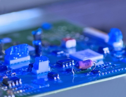 Lichthärtende Materialien für zuverlässige Leistung in E-Autobatteriesystemen