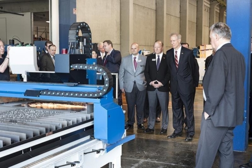 US-Gouverneur besucht KNUTH Werkzeugmaschinen