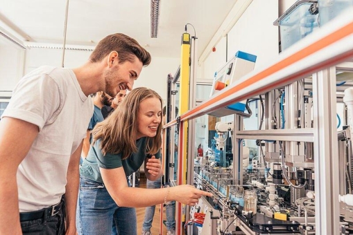 Hochschule Stralsund brilliert im neuesten CHE-Ranking für Masterstudiengänge mit „Informatik“