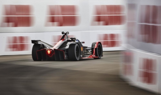ABB Formel E geht energiegeladen in die achte Saison des nachhaltigen Motorsports