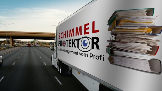 Nasse, verschlammte und verschimmelte Akten und andere wichtige Unterlagen retten.