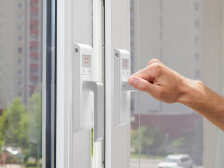 Die KLIMAGRIFF® Idee zum Energiesparen im Winter: Die Fenster weit aufreißen!