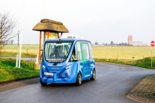 Autonomer Bus AUTONOM in Keitum der Sylter Verkehrsgesellschaft wird positiv angenommen