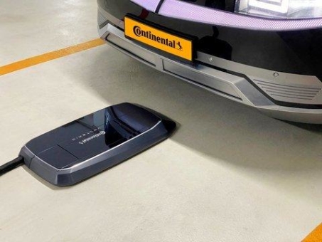 Continental entwickelt gemeinsam mit Volterio vollautomatischen Laderoboter für E-Fahrzeuge