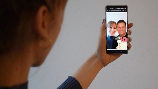 Guido Maria Kretschmer posiert jederzeit für Fan-Selfies - virtuell