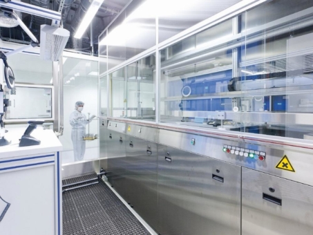 Sauberkeit im Submikrometer- und Atomprozentbereich