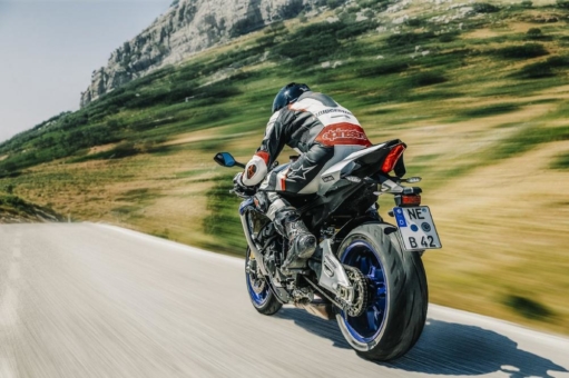Bridgestone Battlax Hypersport S22 fährt erneut Sieg im Test des renommierten PS sport motorrad magazin ein