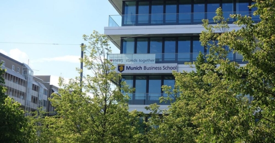 Munich Business School steigt als erste Hochschule Deutschlands auf Ecosia um