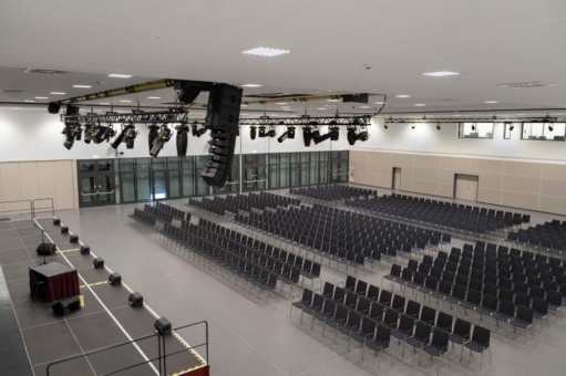 Stadthalle Falkensee erhält Technik-Upgrade mit DeSisti LED-Fresnels