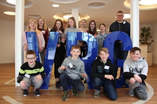 14 Kinder erkunden die Welt der Software am Zukunftstag bei der VRG-Gruppe in Oldenburg