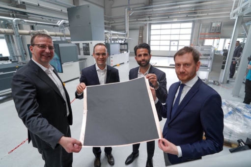 Sachsens Ministerpräsident Michael Kretschmer besucht Batterie-Produktion der Blackstone Technology in Döbeln