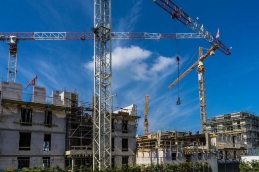 Baustoffmangel und Kostenexplosion – Für das Erreichen der Wohnungsbauziele braucht es neue Rahmenbedingungen