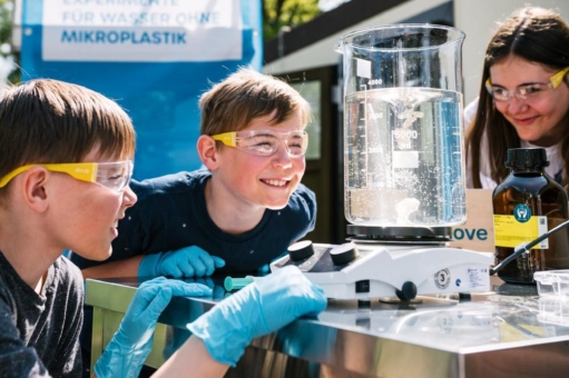 Neuer Bildungsraum für Wasser ohne Mikroplastik: Digital-real, kostenfrei und offen für alle