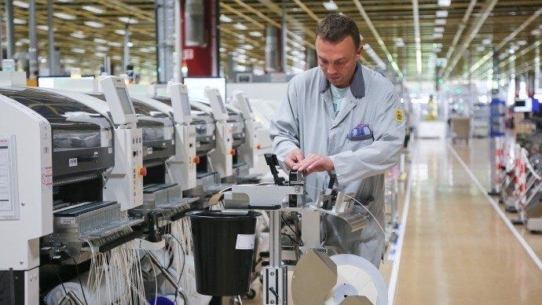 Astrata lässt Telematik-Hardware künftig bei Bosch fertigen