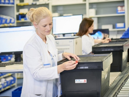 Geschützter Medikamententransport in zertifizierten Mehrweg-Kühl-Transportboxen