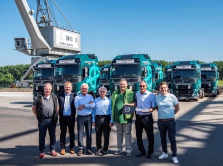 Übergabe von 54 Volvo FH I-Save an Am Zehnhoff-Söns