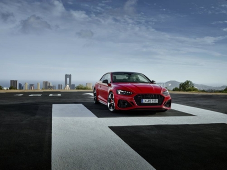 Gesteigerte Emotionen: die neuen competition-Pakete für den Audi RS 4 Avant und Audi RS 5