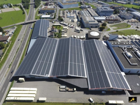 Schweizer Logistikunternehmen Rieser + Vetter errichtet 2,34 MWp Aufdach-PV-Solaranlage mit Wechselrichtern von Delta
