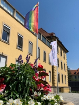 Ja zu Diversität! Universitätsklinikum Freiburg zeigt Flagge