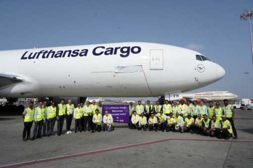 "Namaste India": Lufthansa Cargo tauft B777F-Frachter in Mumbai