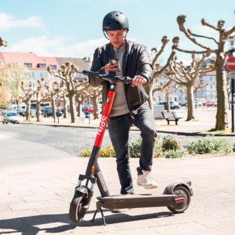 Spin eröffnet nachhaltigen E-Scooter-Standort in Berlin-Adlershof