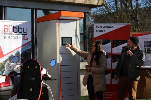 Swobbee trifft BObby: Erste Akku- Wechselstation in NRW an Hochschule Bochum eingeweiht
