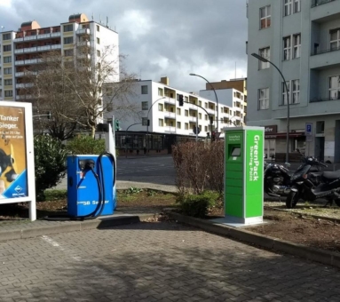 Tankstellen als Energy-Hub: Aral setzt auf Akku Sharing Points von GreenPack