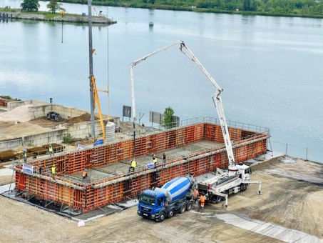 PASCHAL ermöglicht Schwimmplattform aus Beton für das Theater L'île Ô in Lyon