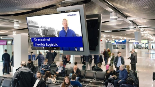 O2 Business spricht über Programmatic DOOH am Airport gezielt Entscheider an