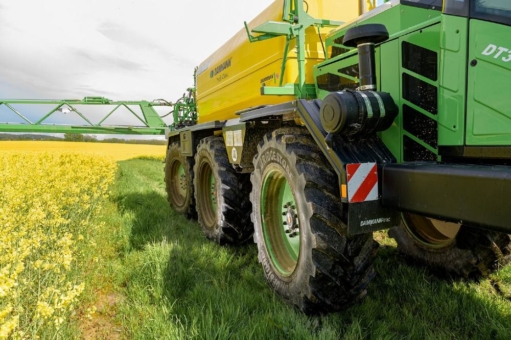 Dammann trac rollt auf Bridgestone VT-Tractor Reifen