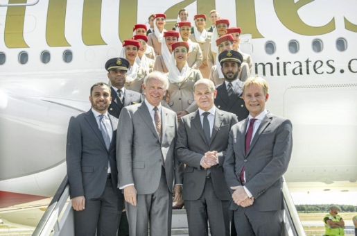 Erfolgreicher ILA-Start: Emirates begrüßt Bundeskanzler Olaf Scholz an seiner neuesten A380