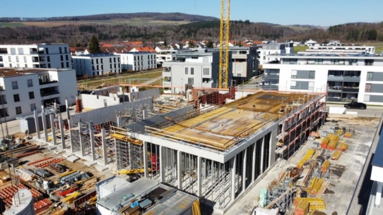 Beton, die dominierende Komponente der Markthalle im Riedpark von Lauchringen