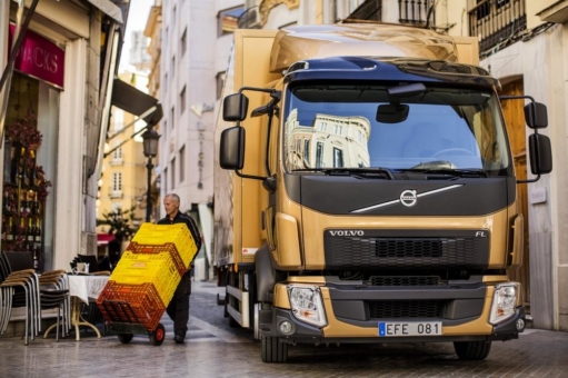 Volvo Trucks verbessert das Fahrverhalten und die Effizienz seiner Lkw für den Stadtverkehr