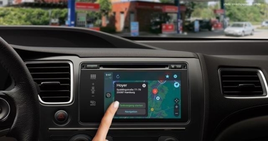 PACE Drive ermöglicht das Bezahlen an der Zapfsäule über CarPlay und Android Auto